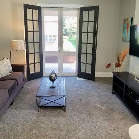 Private 3 Bdrm Apt Spacious And Convenient