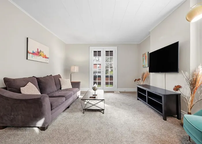 Spacious & Clean 3br 2 Balconies Parking * Pittsburgh