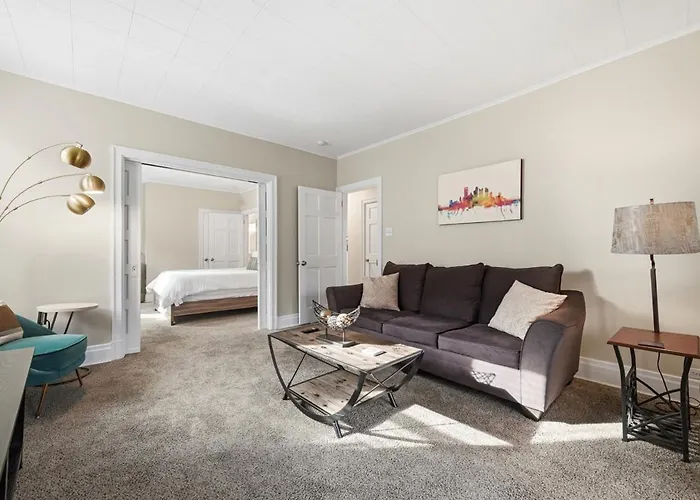 Spacious & Clean 3br 2 Balconies Parking Holiday home Pittsburgh