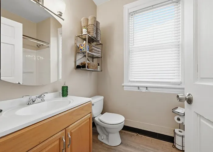 Spacious & Clean 3br 2 Balconies Parking Pittsburgh