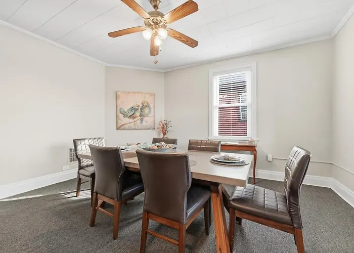 Spacious & Clean 3br 2 Balconies Parking Pittsburgh