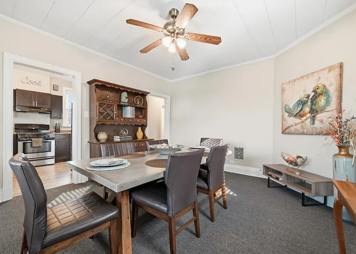 Holiday home Spacious & Clean 3br 2 Balconies Parking